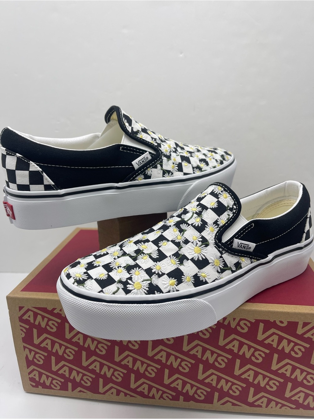 Vans Classic Slip-On Platform FLORAL CHECKERBOARD BLACK/WHY
VN000EA9BA2 Sneakers - Picture 7 of 16